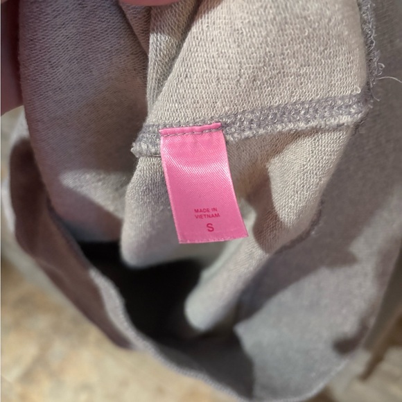 VINTAGE PINK Victoria's Secret Gray Sweatshirt with Embroidered Crest - Picture 5 of 7